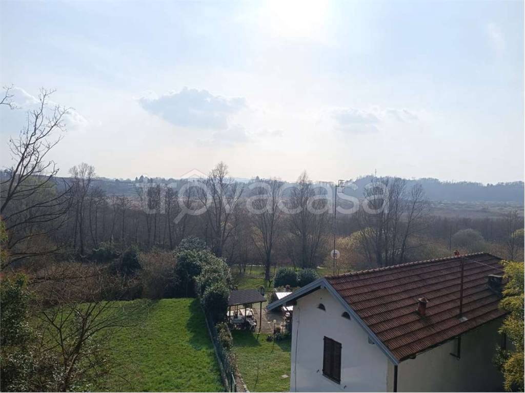 casa indipendente in vendita a Biandronno