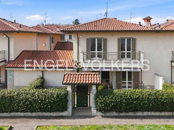 casa indipendente in vendita a Biandronno