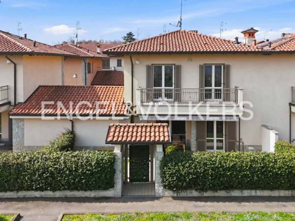 casa indipendente in vendita a Biandronno