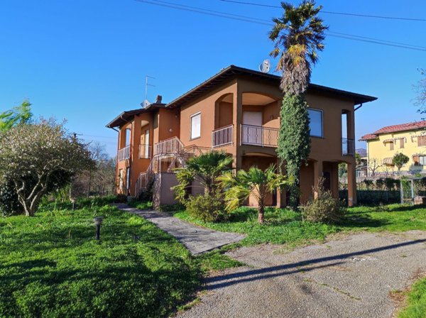 casa indipendente in vendita a Biandronno