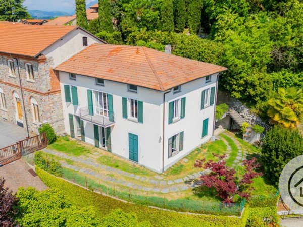 casa indipendente in vendita a Biandronno