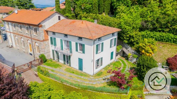 casa indipendente in vendita a Biandronno