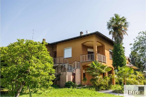 casa indipendente in vendita a Biandronno