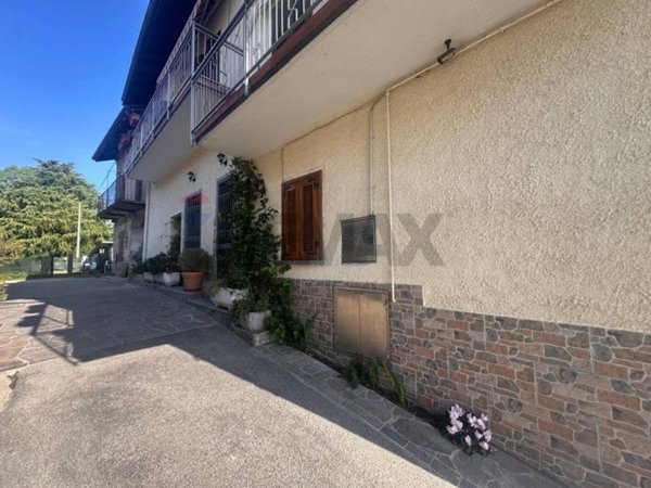 casa indipendente in vendita a Biandronno
