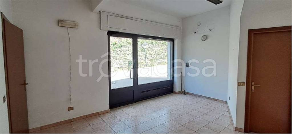 negozio in vendita a Biandronno