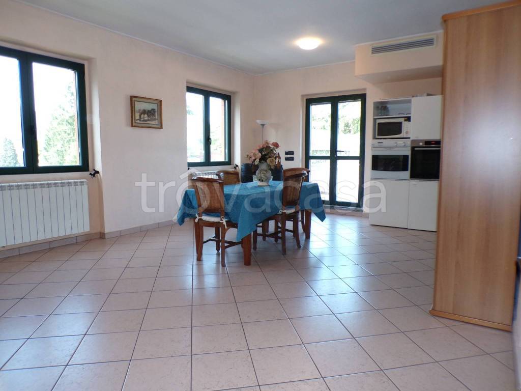 appartamento in vendita a Biandronno