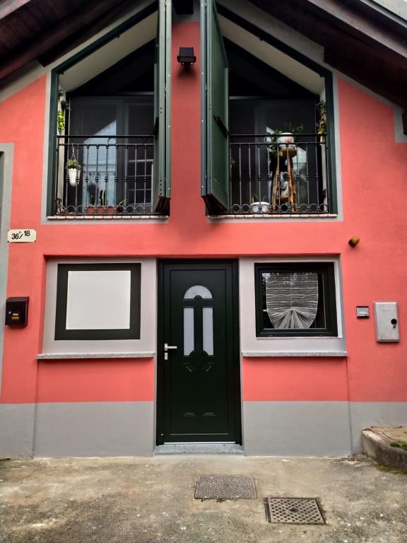 casa indipendente in vendita a Biandronno