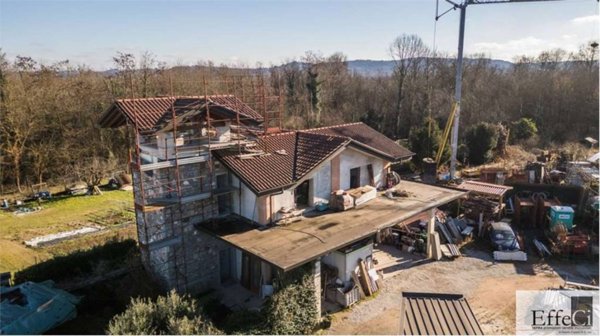 casa indipendente in vendita a Biandronno