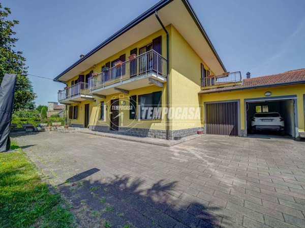 casa indipendente in vendita a Biandronno