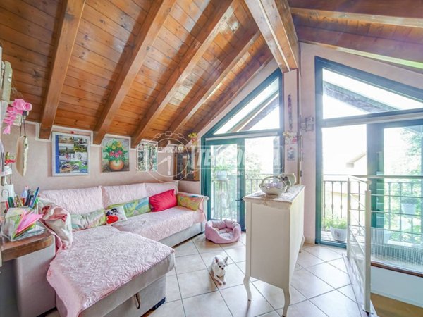 casa indipendente in vendita a Biandronno