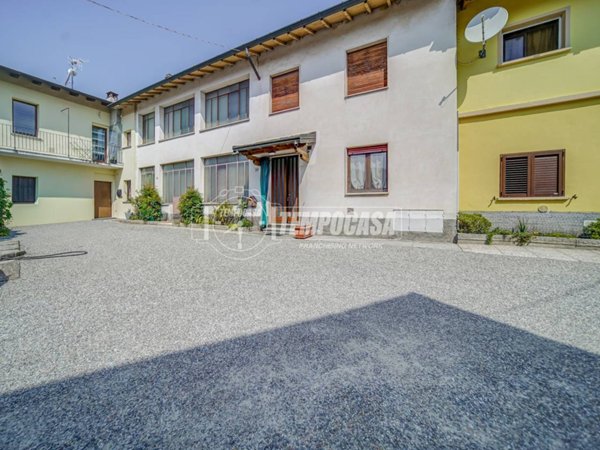 casa indipendente in vendita a Biandronno
