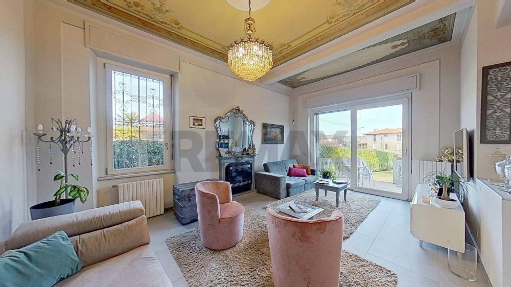 casa indipendente in vendita a Biandronno