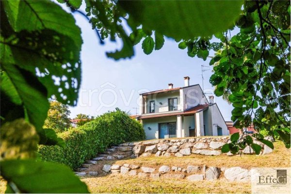 casa indipendente in vendita a Biandronno
