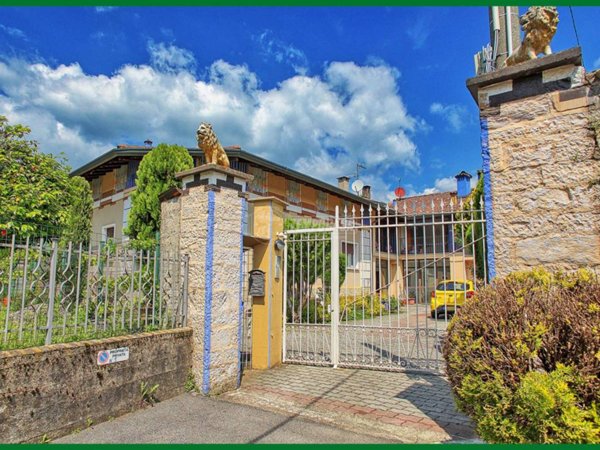 casa indipendente in vendita a Bisuschio in zona Piamo