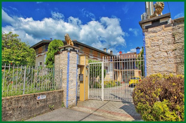 casa indipendente in vendita a Bisuschio in zona Piamo