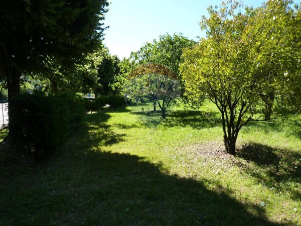 villa in vendita a Bisuschio