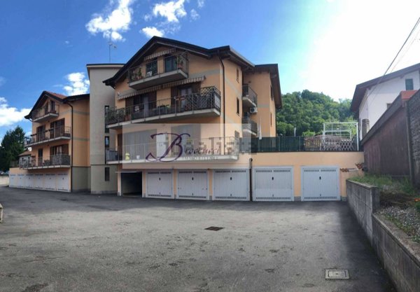 appartamento in vendita a Bisuschio in zona Piamo