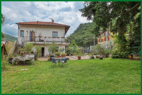 casa indipendente in vendita a Bisuschio in zona Piamo