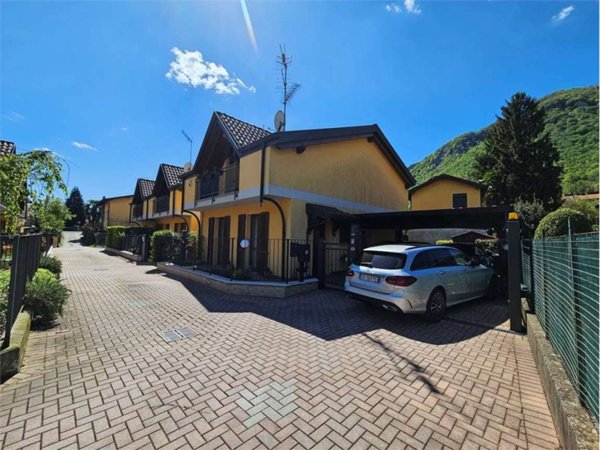 casa indipendente in vendita a Bisuschio