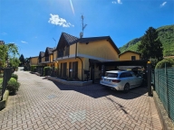 casa indipendente in vendita a Bisuschio