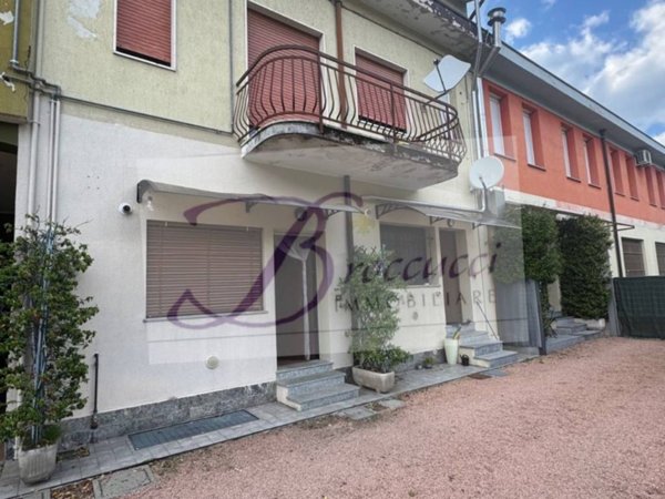 appartamento in vendita a Bisuschio in zona Piamo