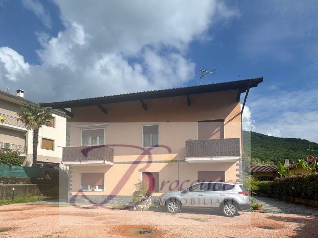 appartamento in vendita a Bisuschio in zona Rossaga
