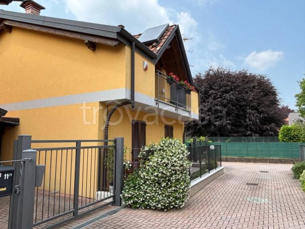 casa indipendente in vendita a Bisuschio