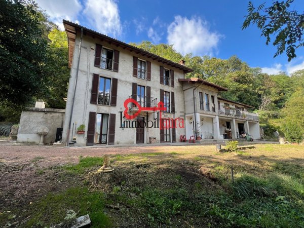 casa semindipendente in vendita a Bisuschio