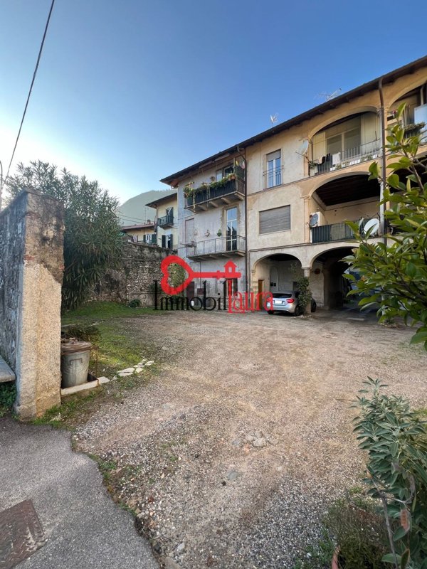 casa indipendente in vendita a Bisuschio