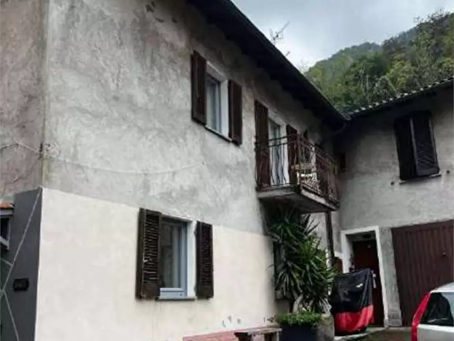 casa indipendente in vendita a Bisuschio