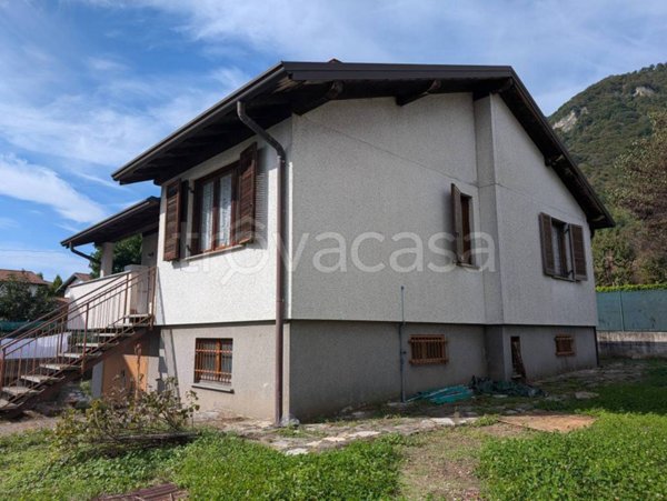 casa indipendente in vendita a Bisuschio