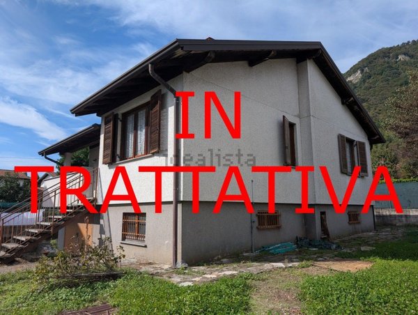 casa indipendente in vendita a Bisuschio