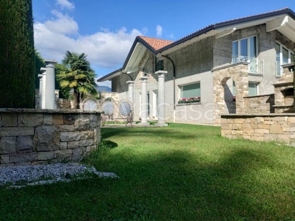 casa indipendente in vendita a Bisuschio