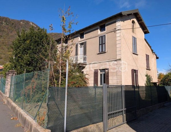 casa indipendente in vendita a Bisuschio