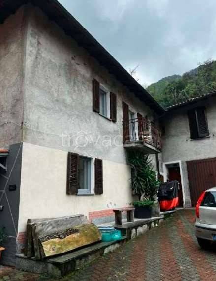 casa indipendente in vendita a Bisuschio