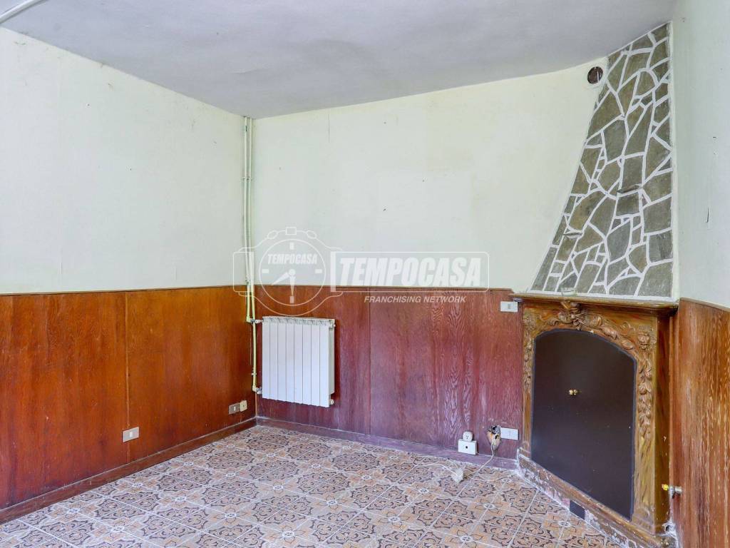 appartamento in vendita a Bisuschio in zona Piamo