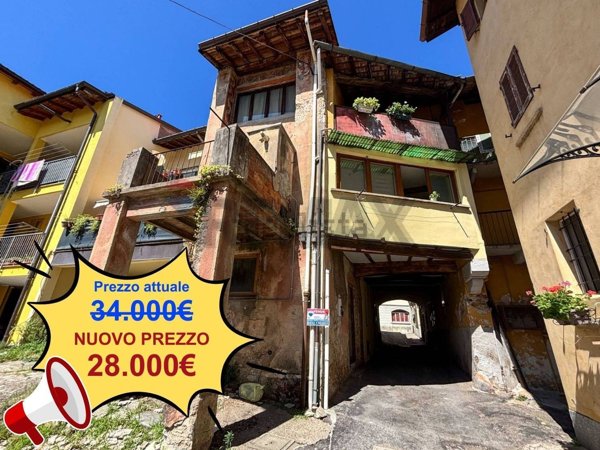 casa indipendente in vendita a Bisuschio