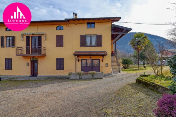 casa indipendente in vendita a Bisuschio