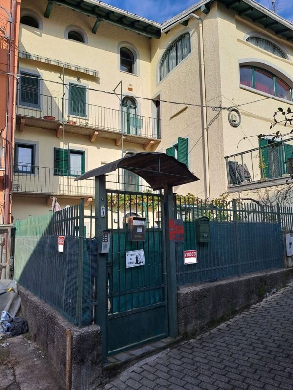 appartamento in vendita a Bisuschio in zona Pogliana