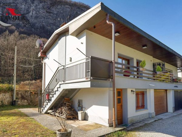 casa indipendente in vendita a Bisuschio in zona Piamo