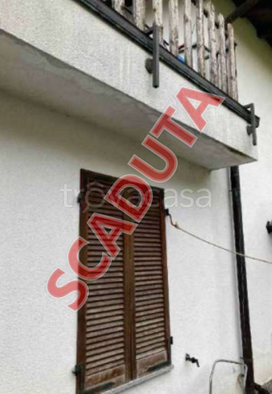 appartamento in vendita a Bisuschio in zona Piamo