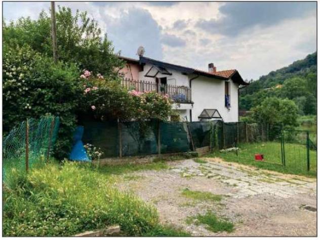 casa indipendente in vendita a Bisuschio