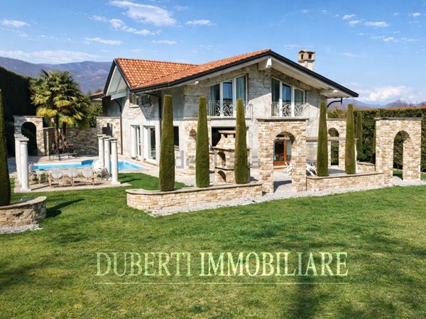 casa indipendente in vendita a Bisuschio