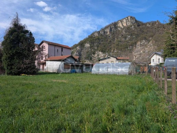 terreno edificabile in vendita a Bisuschio