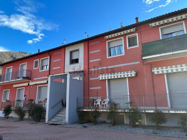 appartamento in vendita a Bisuschio in zona Piamo
