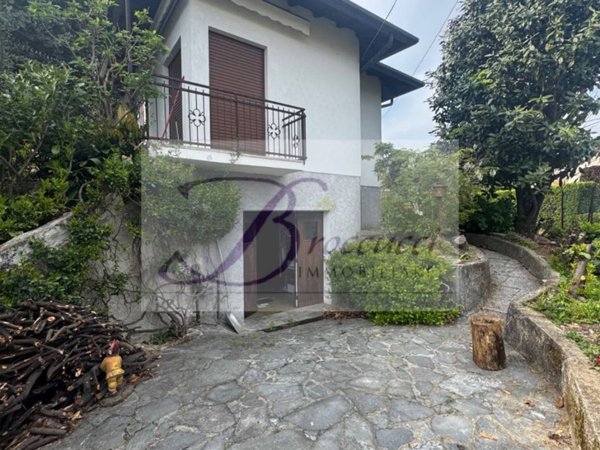 casa indipendente in vendita a Bisuschio