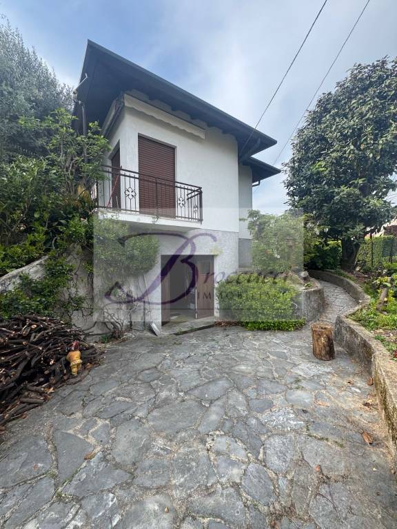casa indipendente in vendita a Bisuschio