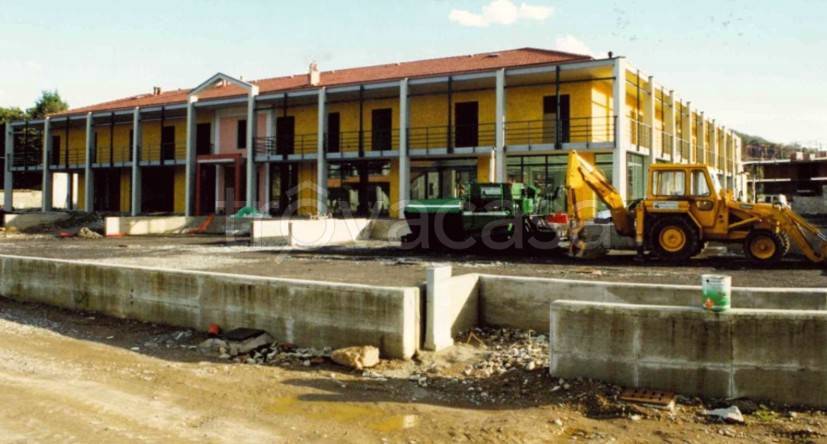 negozio in vendita a Bisuschio