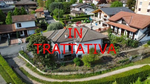 casa indipendente in vendita a Bisuschio