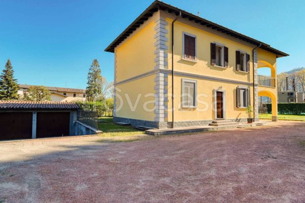casa indipendente in vendita a Bisuschio